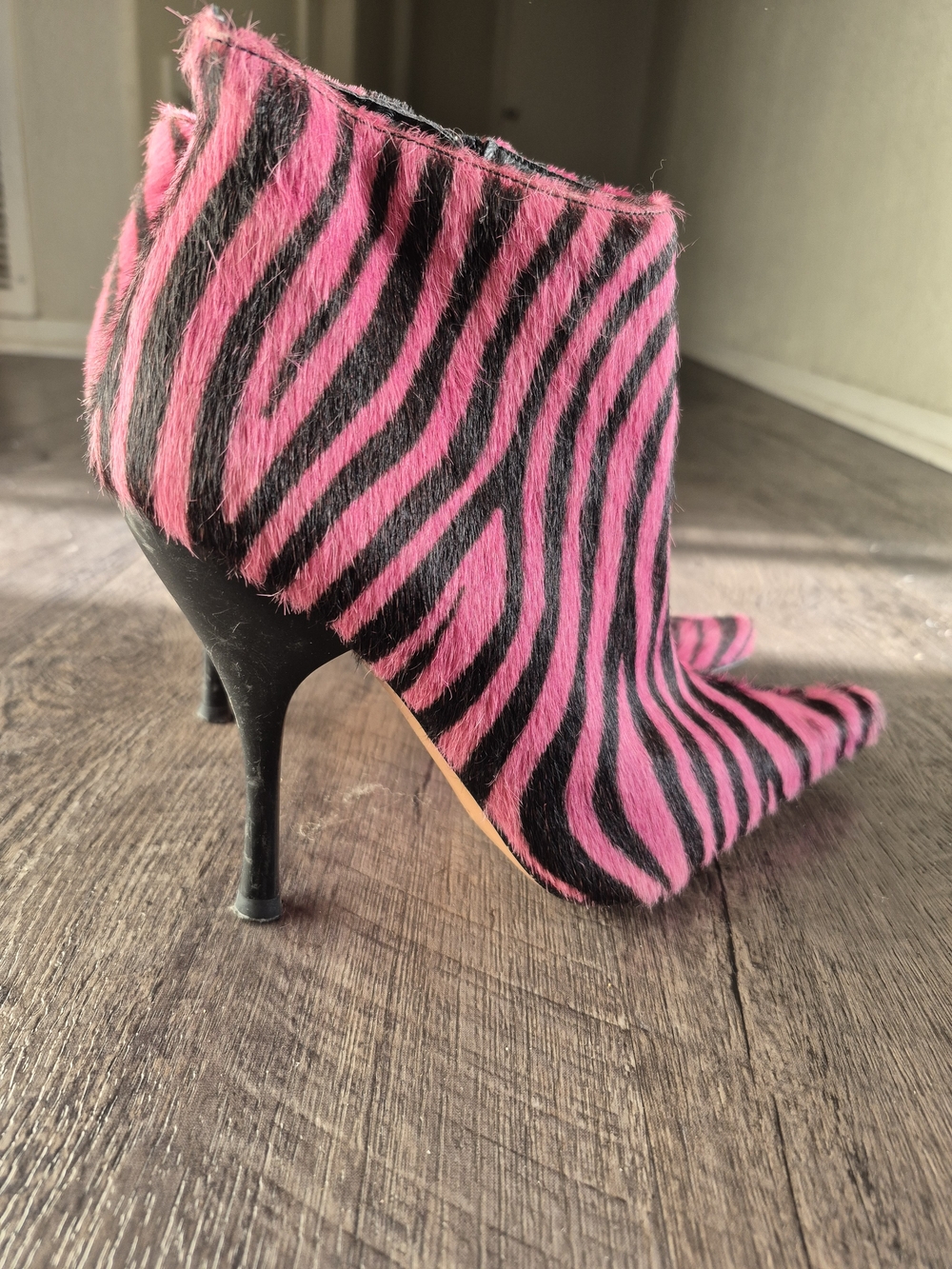 💕Haircalf Pink and Black Zebra-Print Stiletto Ankle Boot Size 7💕